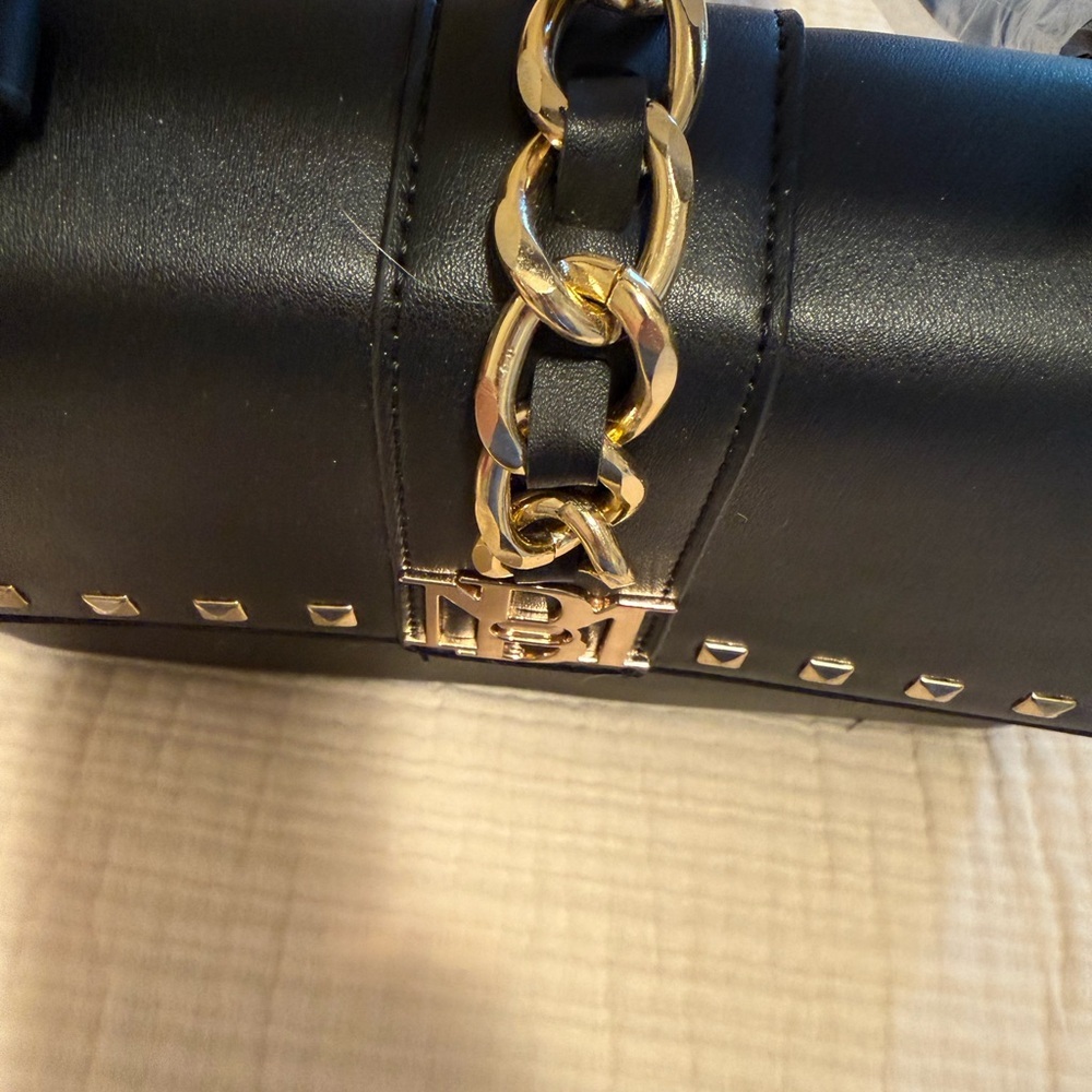 NWT Badgly Mishka plain crossbody or tote.  Strap unsnaps. One pocket inside. - Picture 7 of 8
